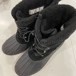 Land’s End boys winter boots size 6